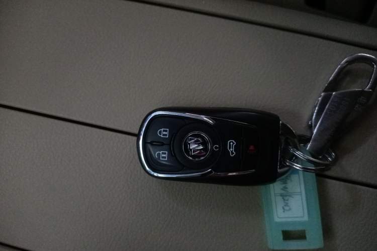 Used Buick GL8 2023 Facelifted Land Cruiser Executive Luxury Version Vehicle Key
