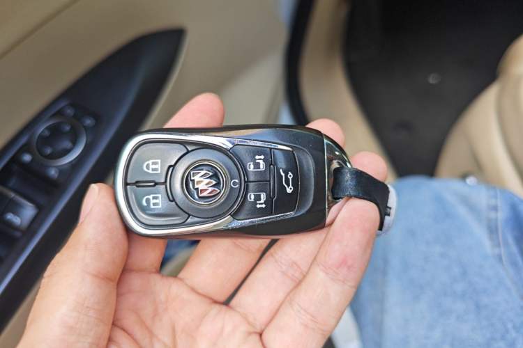Used Buick GL8 2023 ES Lu Zun Luxury Model Vehicle Key