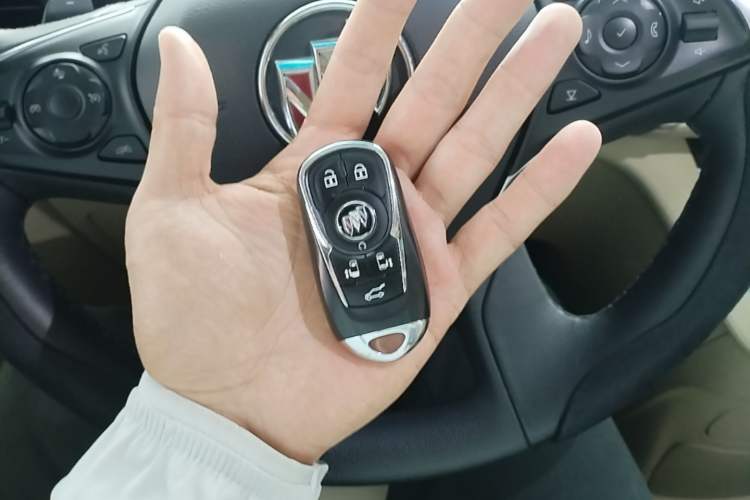 Used Buick GL8 2023 ES Lu Zun Luxury Model Vehicle Key