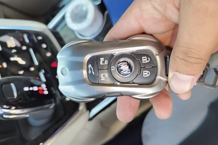 Used Buick GL8 2023 ES Lu Zun Luxury Model Vehicle Key