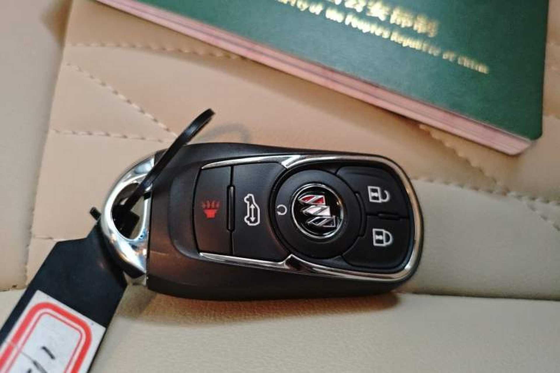 Used Buick GL8 2023 Facelifted Land Cruiser Executive Luxury Version Vehicle Key