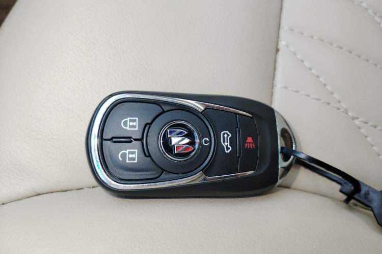 Used Buick GL8 2023 Facelifted Land Cruiser Executive Luxury Version Vehicle Key