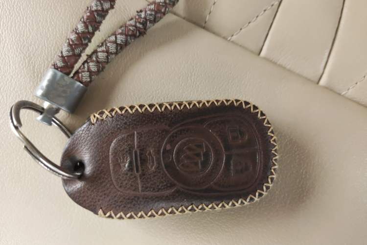 Used Buick GL8 2023 Facelifted Land Cruiser Executive Luxury Version Vehicle Key