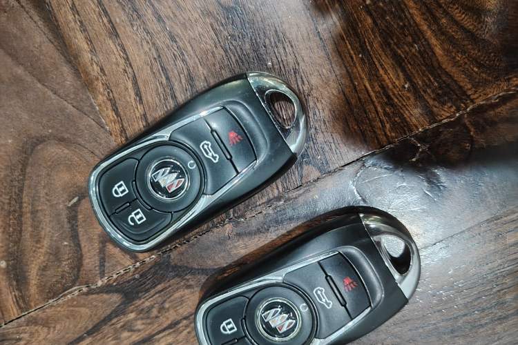 Used Buick GL8 2023 Facelifted Land Cruiser Executive Luxury Version Vehicle Key