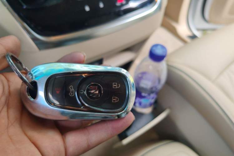 Used Buick GL8 2023 Facelifted Land Cruiser Executive Luxury Version Vehicle Key