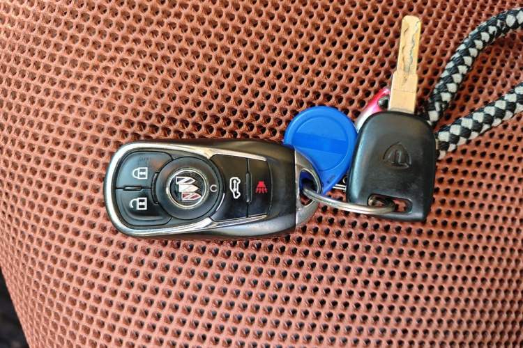 Used Buick GL8 2023 Facelifted Land Cruiser Executive Luxury Version Vehicle Key