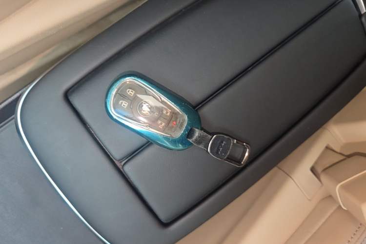 Used Buick GL8 2023 ES Lu Zun Deluxe Model Vehicle Key