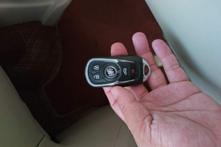 Used Buick GL8 2023 Facelifted Land Cruiser Executive Luxury Version Vehicle Key