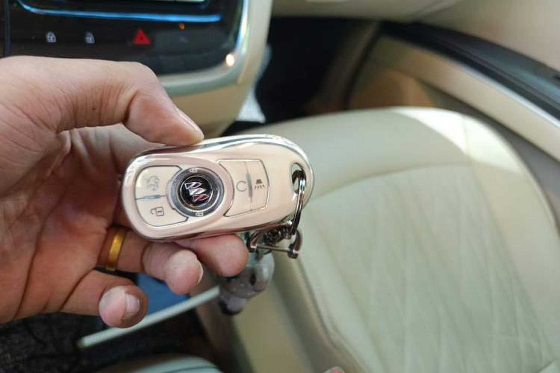 Used Buick GL8 2023 Facelifted Land Cruiser Executive Luxury Version Vehicle Key