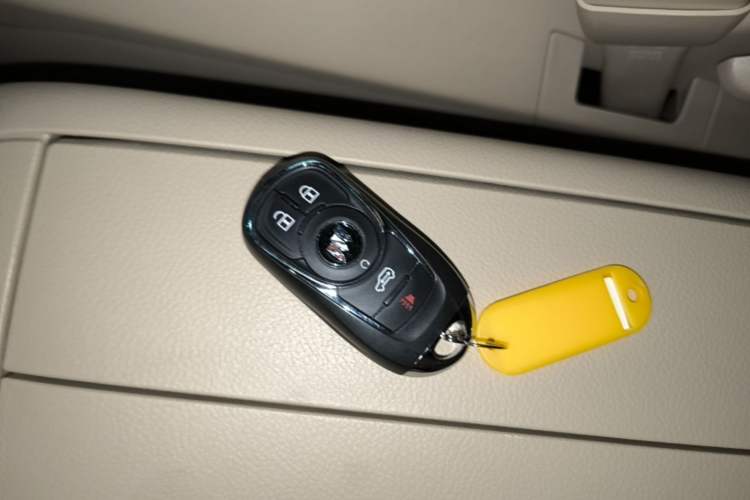 Used Buick GL8 2023 Facelifted Land Cruiser Executive Luxury Version Vehicle Key