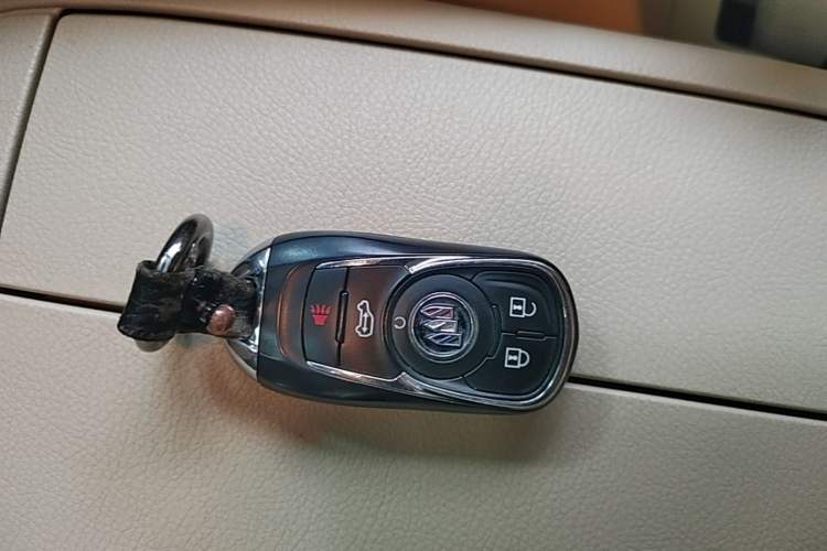 Used Buick GL8 2023 Facelifted Land Cruiser Executive Luxury Version Vehicle Key