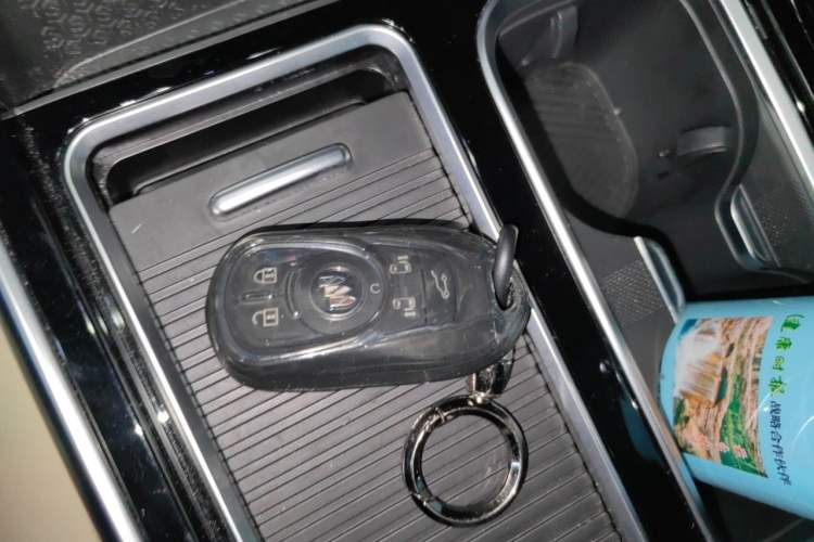 Used Buick GL8 2023 ES Lu Zun Luxury Model Vehicle Key
