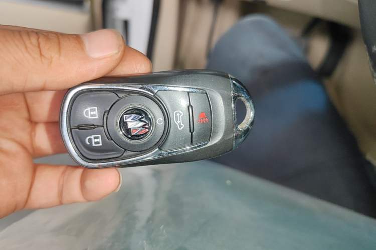 Used Buick GL8 2023 Facelifted Land Cruiser Executive Luxury Version Vehicle Key
