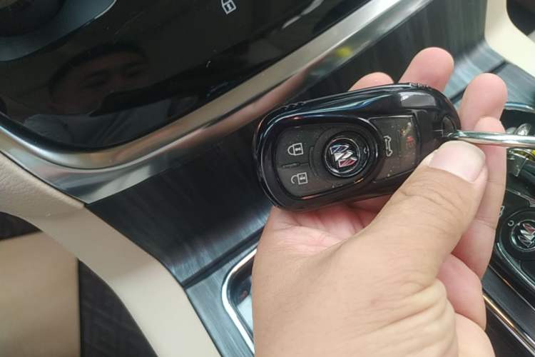 Used Buick GL8 2023 Facelifted Land Cruiser Executive Luxury Version Vehicle Key