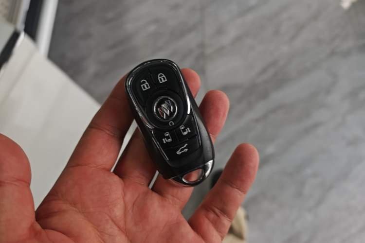 Used Buick GL8 2023 ES Lu Zun Luxury Model Vehicle Key