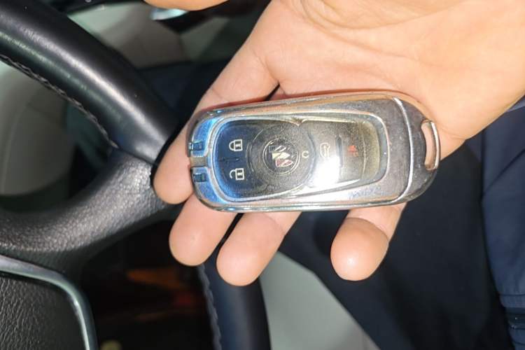 Used Buick GL8 2023 Land Executive Class 652T Luxury Model Vehicle Key