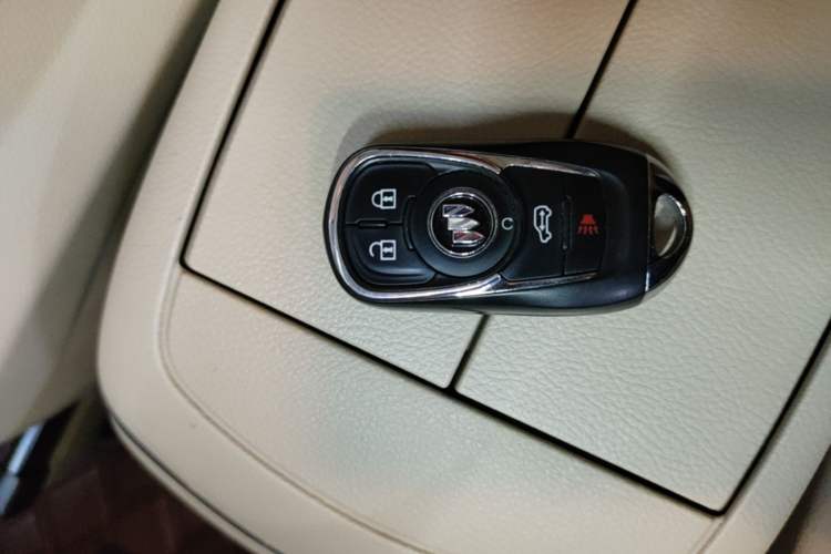 Used Buick GL8 2023 Facelifted Land Cruiser Executive Luxury Version Vehicle Key