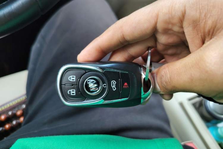 Used Buick GL8 2023 Land Executive Class 652T Luxury Model Vehicle Key