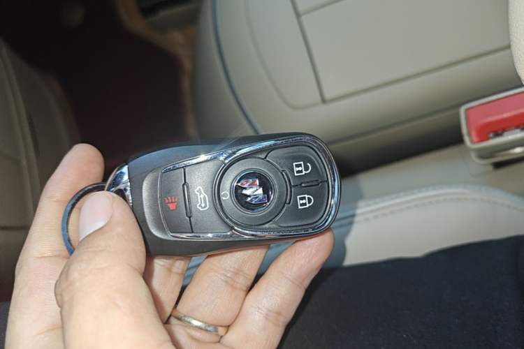 Used Buick GL8 2023 Facelifted Land Cruiser Executive Luxury Version Vehicle Key