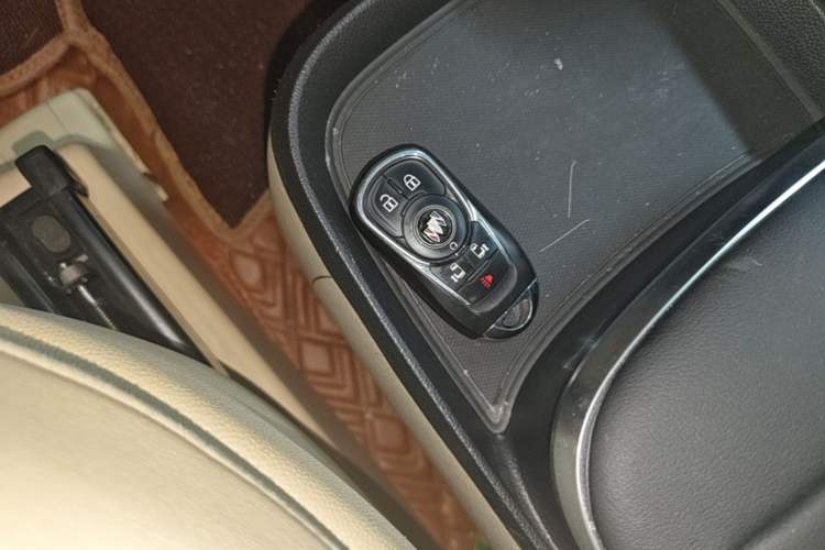 Used Buick GL8 2023 ES Lu Zun Deluxe Model Vehicle Key