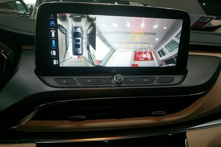 Used Buick GL8 2023 Facelifted Land Cruiser Executive Luxury Version Audio And AC Panel
