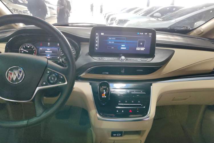 Used Buick GL8 2023 Facelifted Land Cruiser Executive Luxury Version Audio And AC Panel