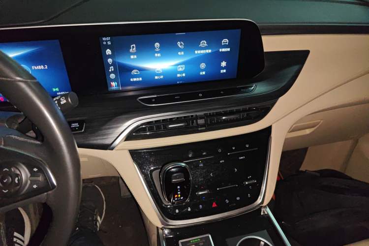 Used Buick GL8 2023 ES Lu Zun Deluxe Model Audio And AC Panel
