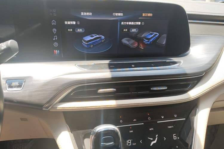 Used Buick GL8 2023 ES Lu Zun Deluxe Model Audio And AC Panel