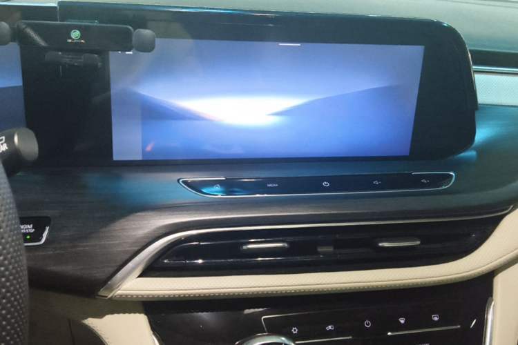 Used Buick GL8 2023 ES Lu Zun Comfort Model Audio And AC Panel
