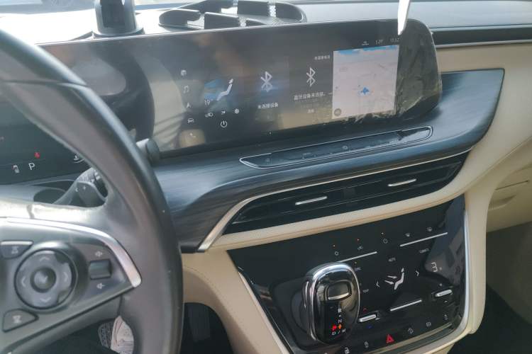 Used Buick GL8 2023 ES Lu Zun Deluxe Model Audio And AC Panel