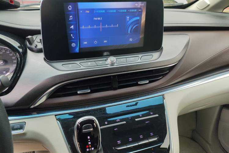 Used Buick GL8 2023 Land Executive Class Comfort Model Audio And AC Panel
