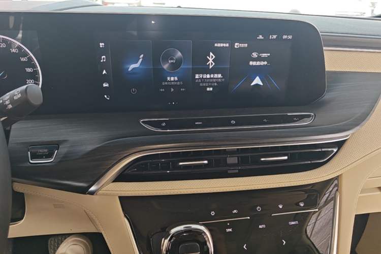 Used Buick GL8 2023 ES Lu Zun Deluxe Model Audio And AC Panel