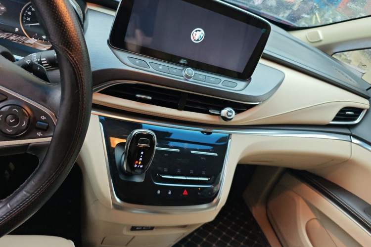Used Buick GL8 2023 Facelifted Land Cruiser Executive Luxury Version Audio And AC Panel