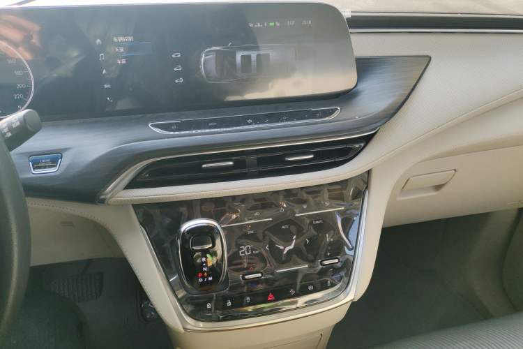 Used Buick GL8 2023 ES Lu Zun Comfort Model Audio And AC Panel
