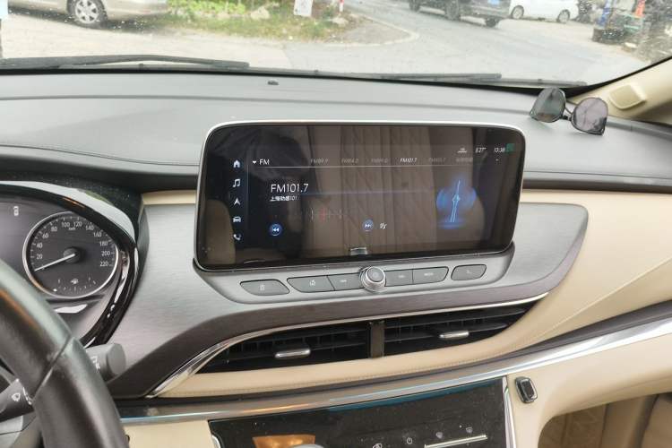 Used Buick GL8 2023 Facelifted Land Cruiser Executive Luxury Version Audio And AC Panel