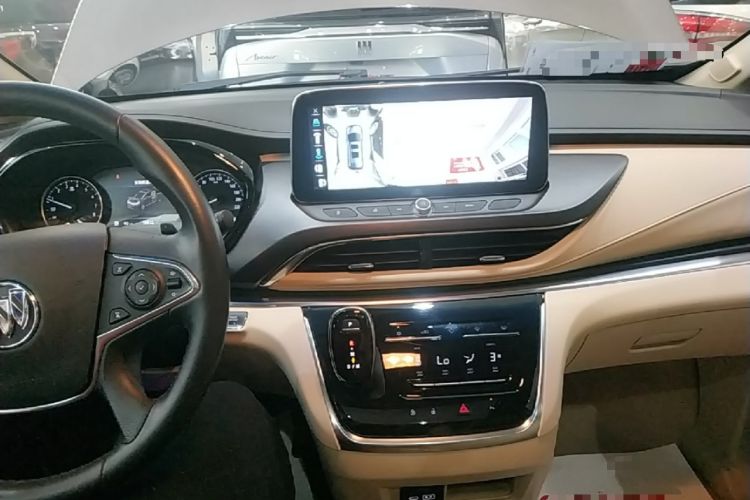 Used Buick GL8 2023 Facelifted Land Cruiser Executive Luxury Version Center Console