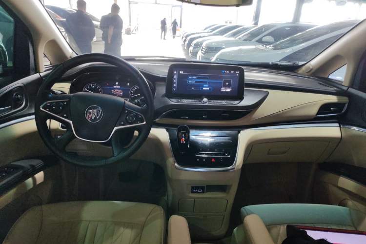 Used Buick GL8 2023 Facelifted Land Cruiser Executive Luxury Version Center Console