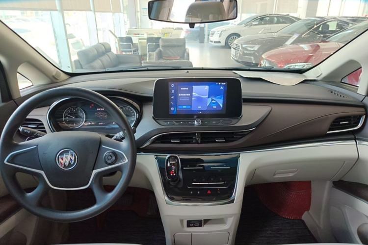 Used Buick GL8 2023 Land Executive Class Comfort Model Center Console