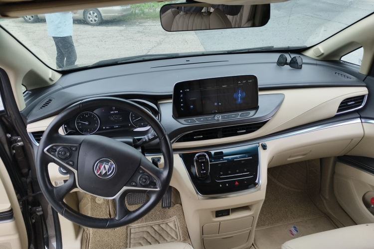 Used Buick GL8 2023 Facelifted Land Cruiser Executive Luxury Version Center Console
