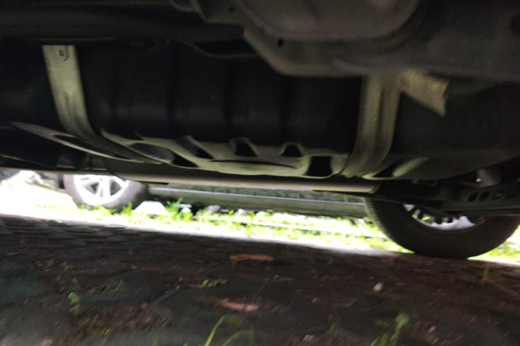 Used Buick GL8 2023 Facelifted Land Cruiser Executive Luxury Version Chassis Rear Left