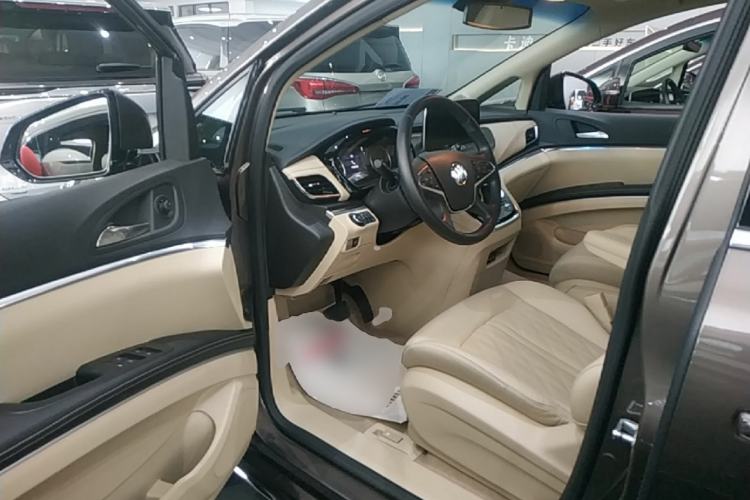 Used Buick GL8 2023 Facelifted Land Cruiser Executive Luxury Version Driver Seat