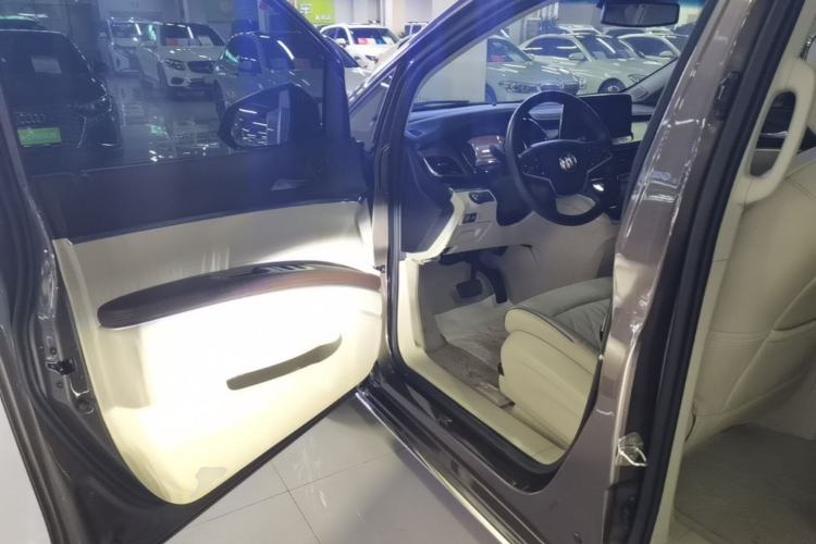 Used Buick GL8 2023 Land Executive Class 652T Luxury Model Driver Seat