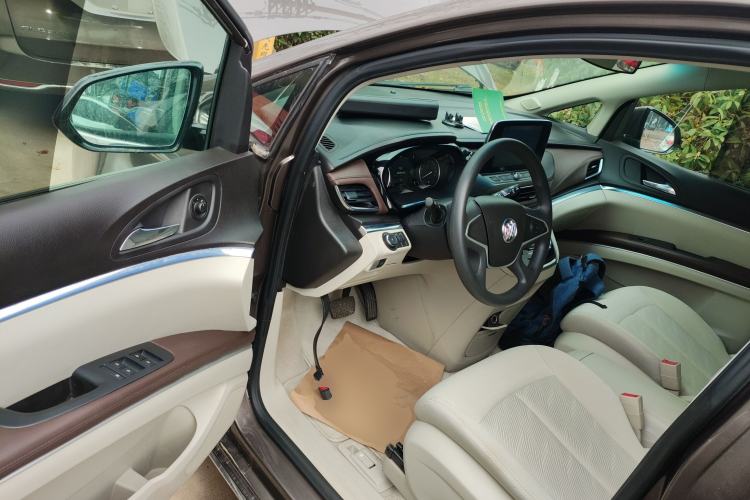 Used Buick GL8 2023 Land Executive Class Comfort Model Driver Seat