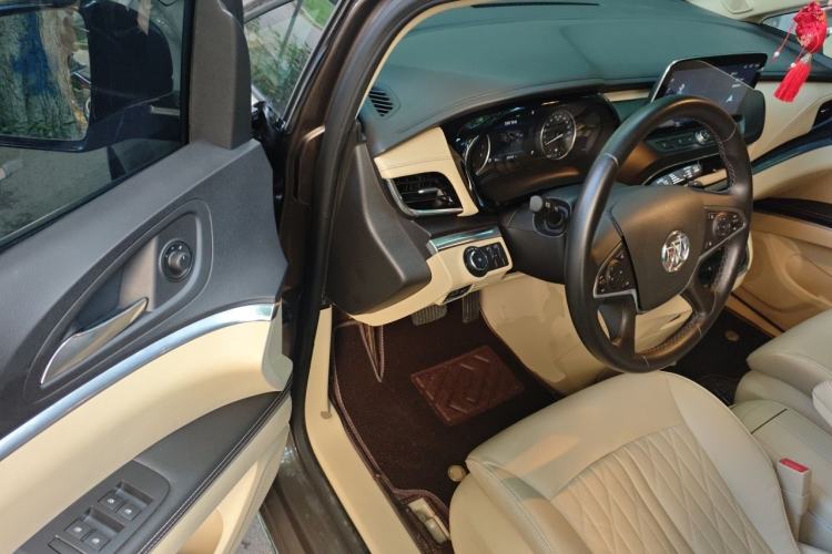 Used Buick GL8 2023 Facelifted Land Cruiser Executive Luxury Version Driver Seat