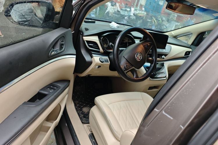 Used Buick GL8 2023 Facelifted Land Cruiser Executive Luxury Version Driver Seat