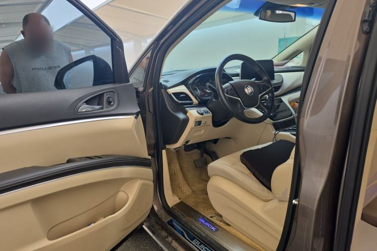 Used Buick GL8 2023 Land Executive Class 652T Luxury Model Driver Seat