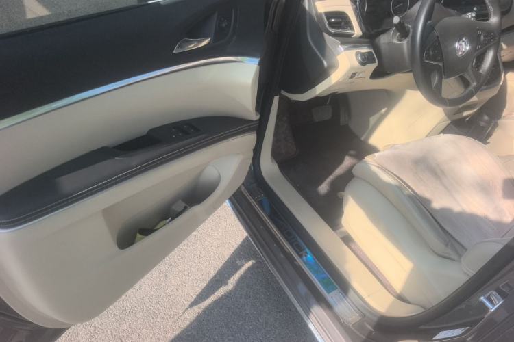 Used Buick GL8 2023 Land Executive Class 652T Luxury Model Driver Seat