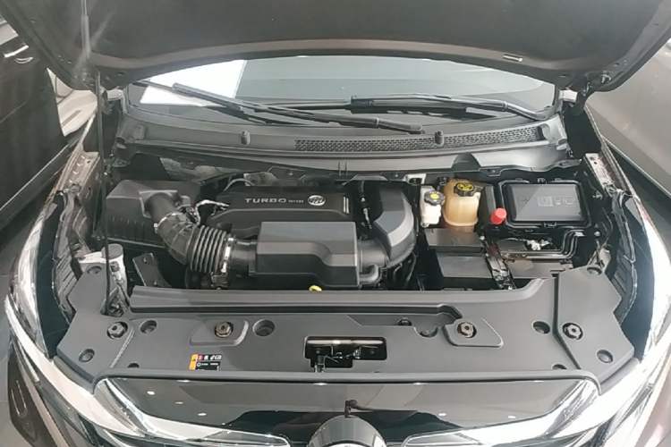 Used Buick GL8 2023 Facelifted Land Cruiser Executive Luxury Version Engine Bay