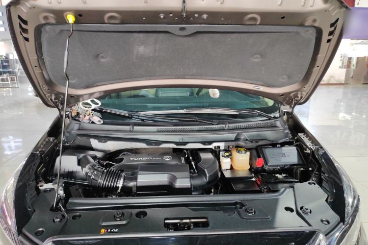 Used Buick GL8 2023 Facelifted Land Cruiser Executive Luxury Version Engine Bay