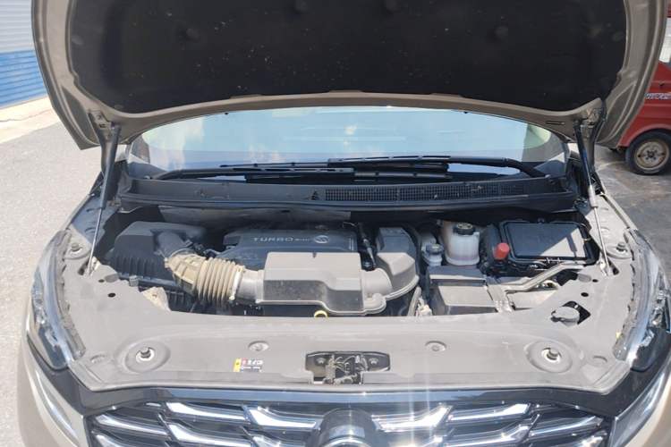 Used Buick GL8 2023 ES Lu Zun Deluxe Model Engine Bay